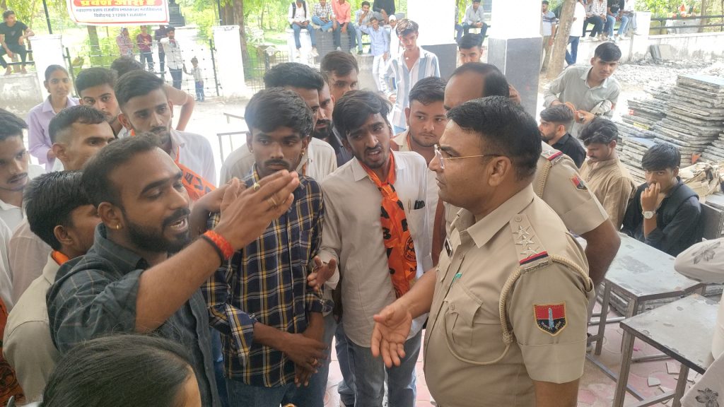 चित्तौड़गढ़ में छात्रों का आक्रोश, पीजी कॉलेज में प्रदर्शन के दौरान पहुंची पुलिस
