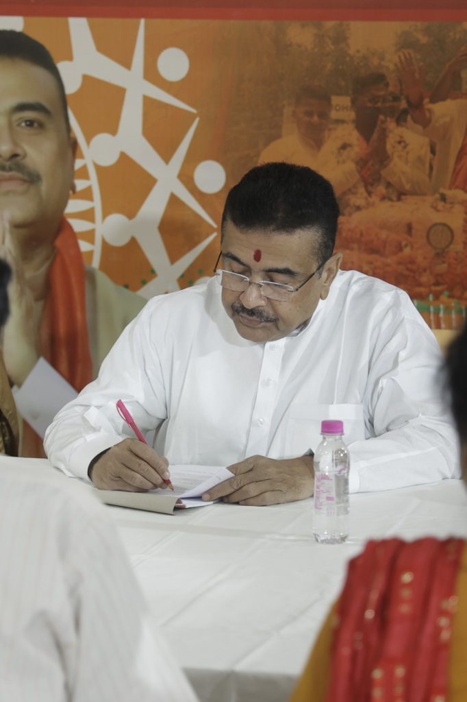 शुभेंदु अधिकारी, बंगाल के प्रमुख नेता और टीएमसी के सुपरस्टार, अपनी शक्तिशाली व्यक्तित्व और राजनीतिक कौशल से भारतीय राजनीति म…