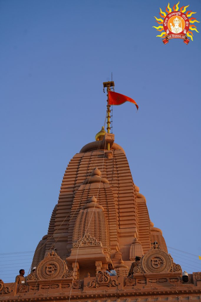 अयोध्या में राम मंदिर के दुर्गा मंदिर पर ध्वजारोहण समारोह का आयोजन, भक्तों ने अपने पवित्र स्थल पर ध्वज फहराया
