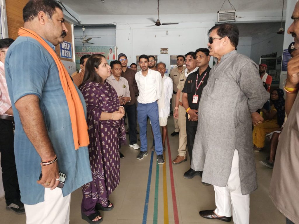 राज्यमंत्री ने सामुदायिक स्वास्थ्य केन्द्र का किया औचक निरीक्षण, आवश्यकतानुसार उठाए गए कार्रवाई के संकेत